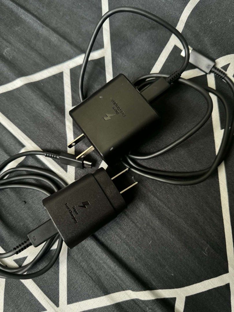 Original 25w/45w Samsung Charger (Category: Chargers & Cables) located in Manila. Submitted by calmbird.phoenix (Listing ID 1464796448, Image 2). Description: Preloved Samsung Charger Super fast charger 2.0 both original no issue galing unit.