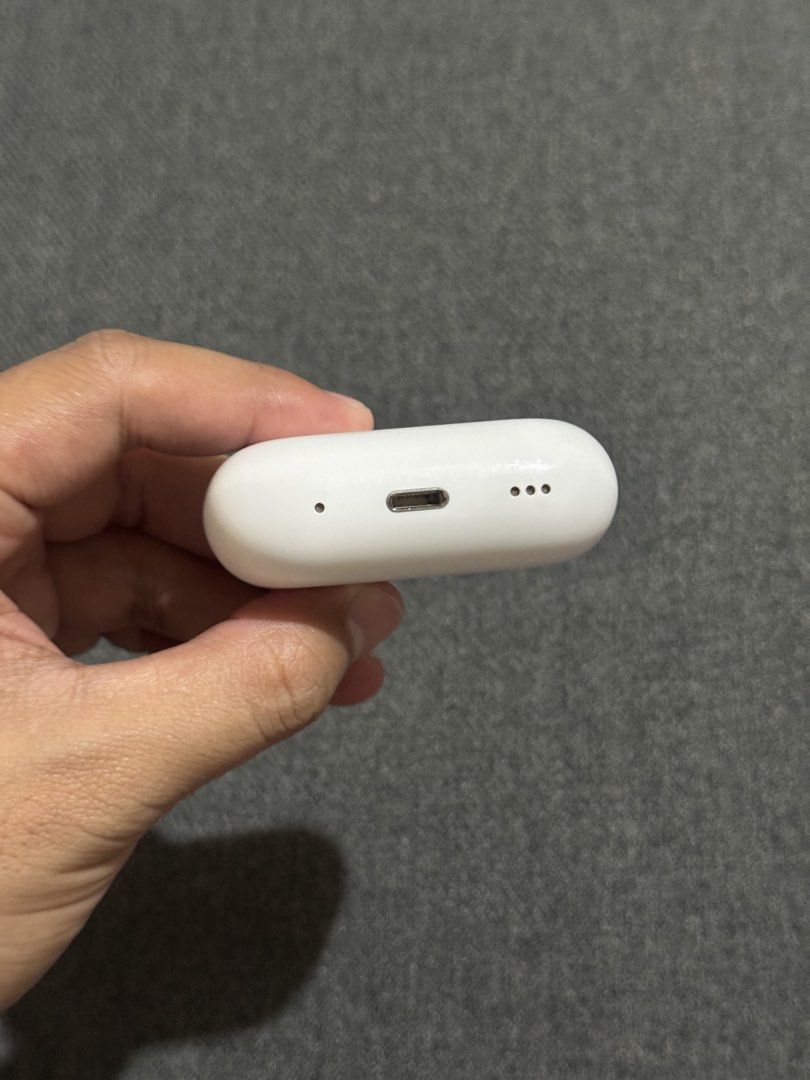 Original Airpods Pro 2 LIGHTNING Charging Case only (Category: Earphones) located in Caloocan City. Submitted by fddpy (Listing ID 1464947857, Image 3). Description: Selling my Airpods Pro 2 Lightning Charging case only. Perfect replacement for your lost or defective charging case. Box and docs not included. 2K LAST PRICE •Can do meet up, facetime or deliver door to door. •100% orig and authentic. Not clone/oem. •Moneyback if FAKE. •100% working 