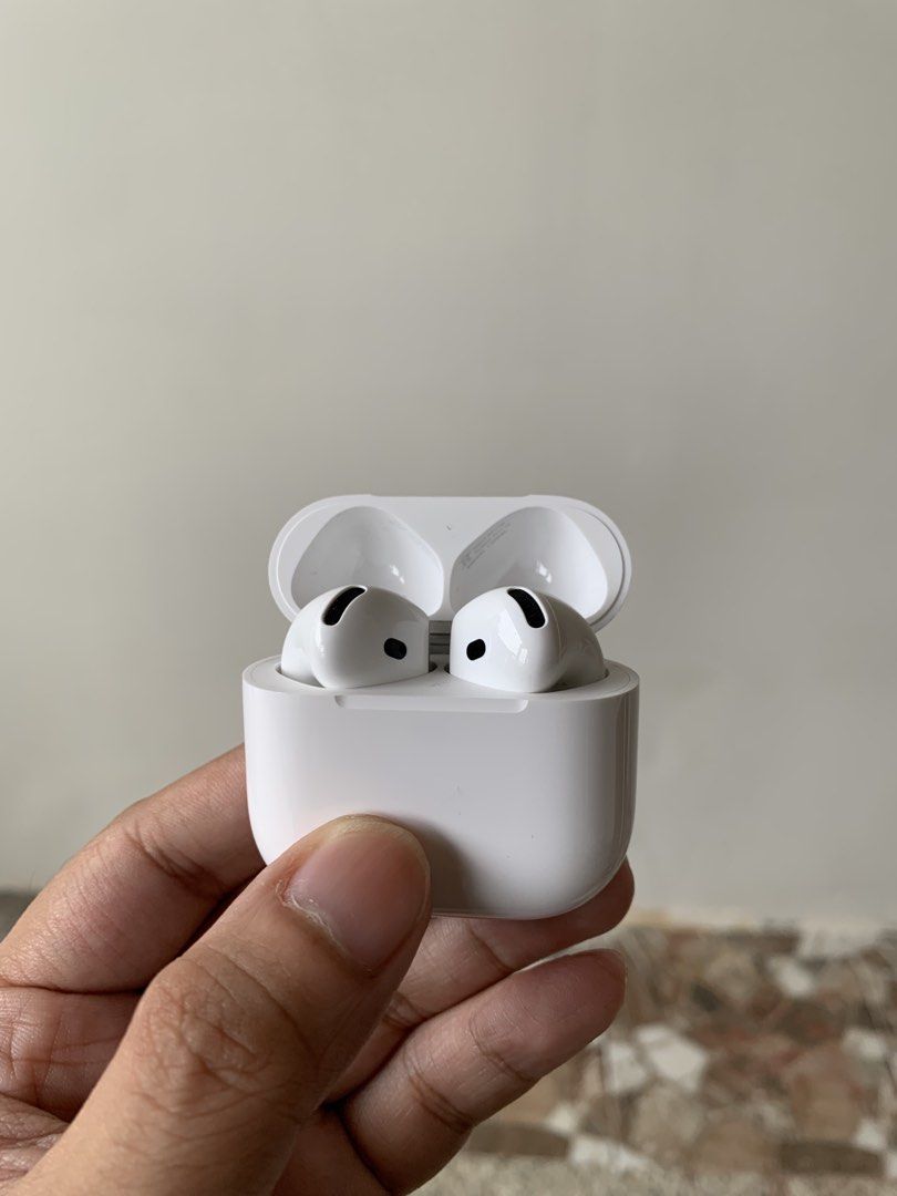 Original Apple Airpods 4 (Non ANC) (Category: Earphones) located in Makati City. Submitted by john15.5 (Listing ID 1464823005, Image 1). Description: Try Secondhand Original Apple Airpods 4 (Non ANC) for only Php 5900 -100% Original -Free Usb C cable -Free Silicon Case -Smoothness 96% Front & 97% Back -Good battery life -Matagal Malowbat, Mabilis magcharge -Good quality -Crisp Button -Actual Photo -Ready to use -No Box -No swap -Free Shipping via