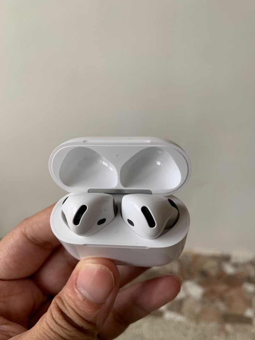 Original Apple Airpods 4 (Non ANC) (Category: Earphones) located in Makati City. Submitted by john15.5 (Listing ID 1464823005, Image 2). Description: Try Secondhand Original Apple Airpods 4 (Non ANC) for only Php 5900 -100% Original -Free Usb C cable -Free Silicon Case -Smoothness 96% Front & 97% Back -Good battery life -Matagal Malowbat, Mabilis magcharge -Good quality -Crisp Button -Actual Photo -Ready to use -No Box -No swap -Free Shipping via