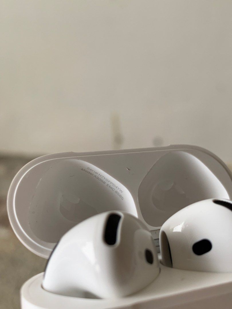 Original Apple Airpods 4 (Non ANC) (Category: Earphones) located in Makati City. Submitted by john15.5 (Listing ID 1464823005, Image 3). Description: Try Secondhand Original Apple Airpods 4 (Non ANC) for only Php 5900 -100% Original -Free Usb C cable -Free Silicon Case -Smoothness 96% Front & 97% Back -Good battery life -Matagal Malowbat, Mabilis magcharge -Good quality -Crisp Button -Actual Photo -Ready to use -No Box -No swap -Free Shipping via