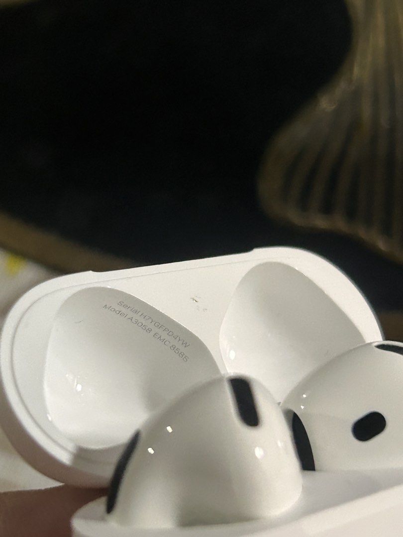 Original Apple Airpods 4 Non ANC (Category: Earphones) located in Manila. Submitted by Tjuan13 (Listing ID 1464862793, Image 2). Description: Try Secondhand Original Apple Airpods 4 (Non ANC) for only Php 5900 -100% Original -Free Usb C cable -Free Silicon Case -Smoothness 96% Front & 97% Back -Good battery life -Matagal Malowbat, Mabilis magcharge -Good quality -Crisp Button -Actual Photo -Ready to use -No Box -No swap -Free Shipping via Lalamov