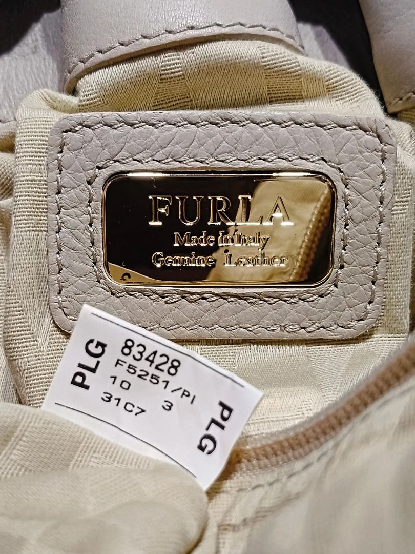 Original FURLA Python skin bag (Category: Shoulder Bags) located in Cabuyao City. Submitted by your____lux____shop (Listing ID 1464796945, Image 2). Description: Sale❗️Sale❗️Sale❗️ ₱ 2,899 Original FURLA Like new Genuine python skin Medium-Large Provided sling strap 📌First to pay!.