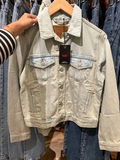 (Category: ) located in . Submitted by resell_original_item. (Listing ID 1464879675, Image 1). Description: .