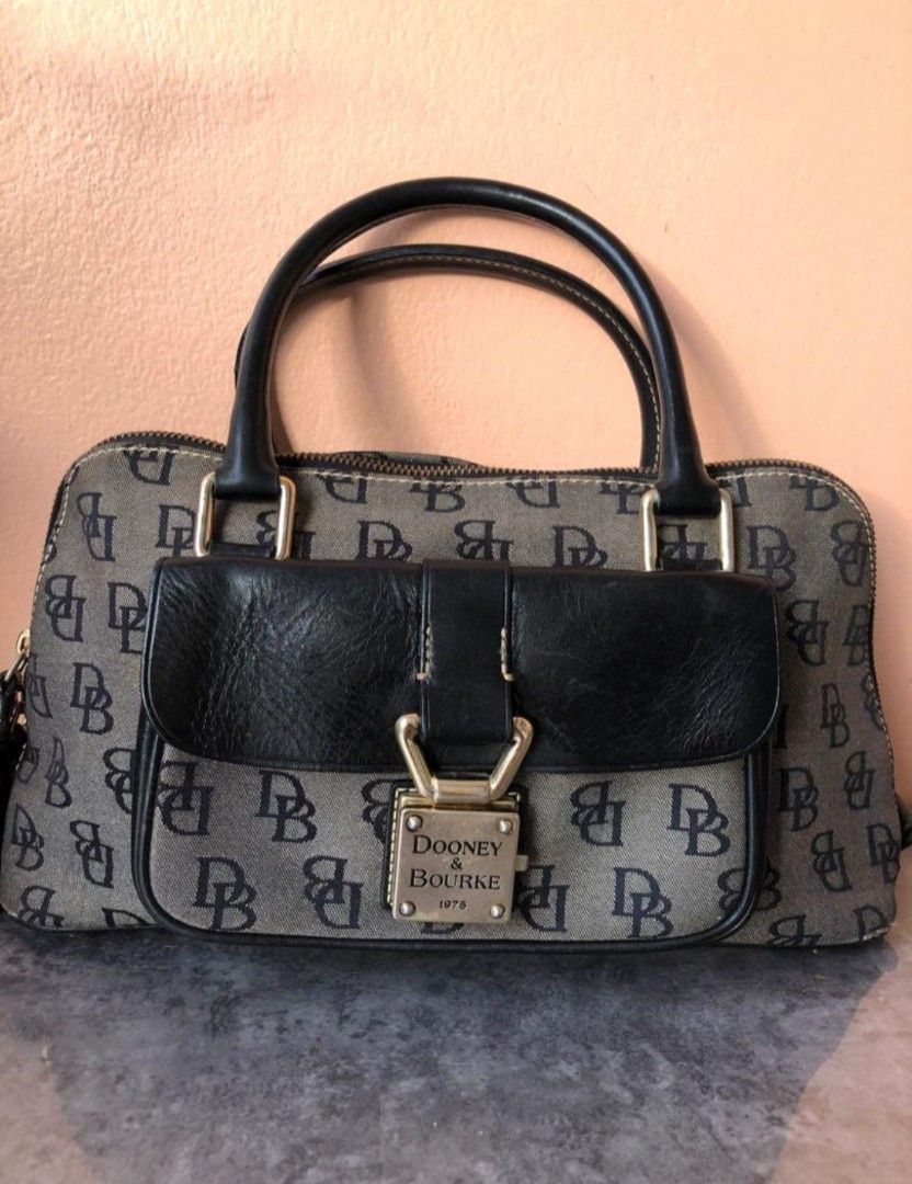 Original vintage.dooney and Bourke (Category: Luxury Bags & Wallets) located in Quezon City. Submitted by sherockxx (Listing ID 1464835266, Image 1). Description: Great for.collectors. Clean inside and out. On hand and ready to ship plus fees..