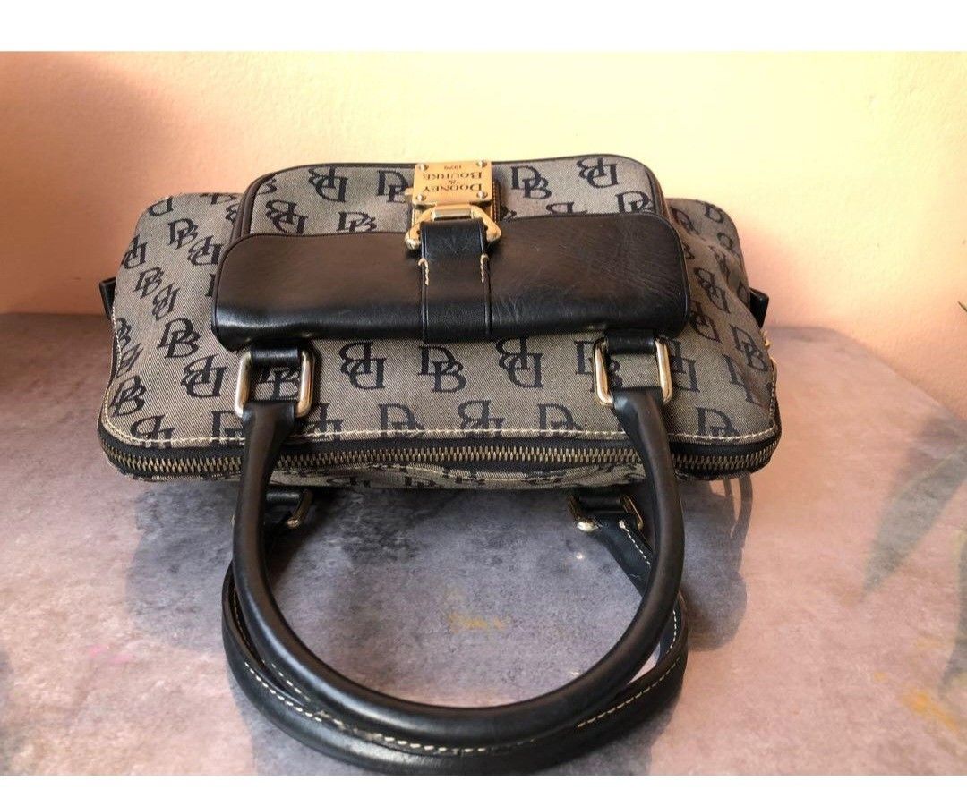 Original vintage.dooney and Bourke (Category: Luxury Bags & Wallets) located in Quezon City. Submitted by sherockxx (Listing ID 1464835266, Image 3). Description: Great for.collectors. Clean inside and out. On hand and ready to ship plus fees..