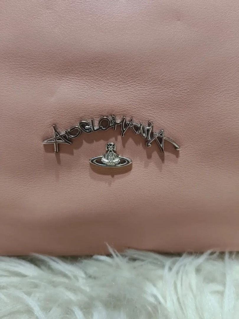 Original Vivienne Westwood (Category: Shoulder Bags) located in Cabuyao City. Submitted by your____lux____shop (Listing ID 1464797371, Image 2). Description: Sale❗️Sale❗️Sale❗️ Original VIVIENNE WESTWOOD Like new condition Medium-Large Pure genuine leather 📌First to pay!.