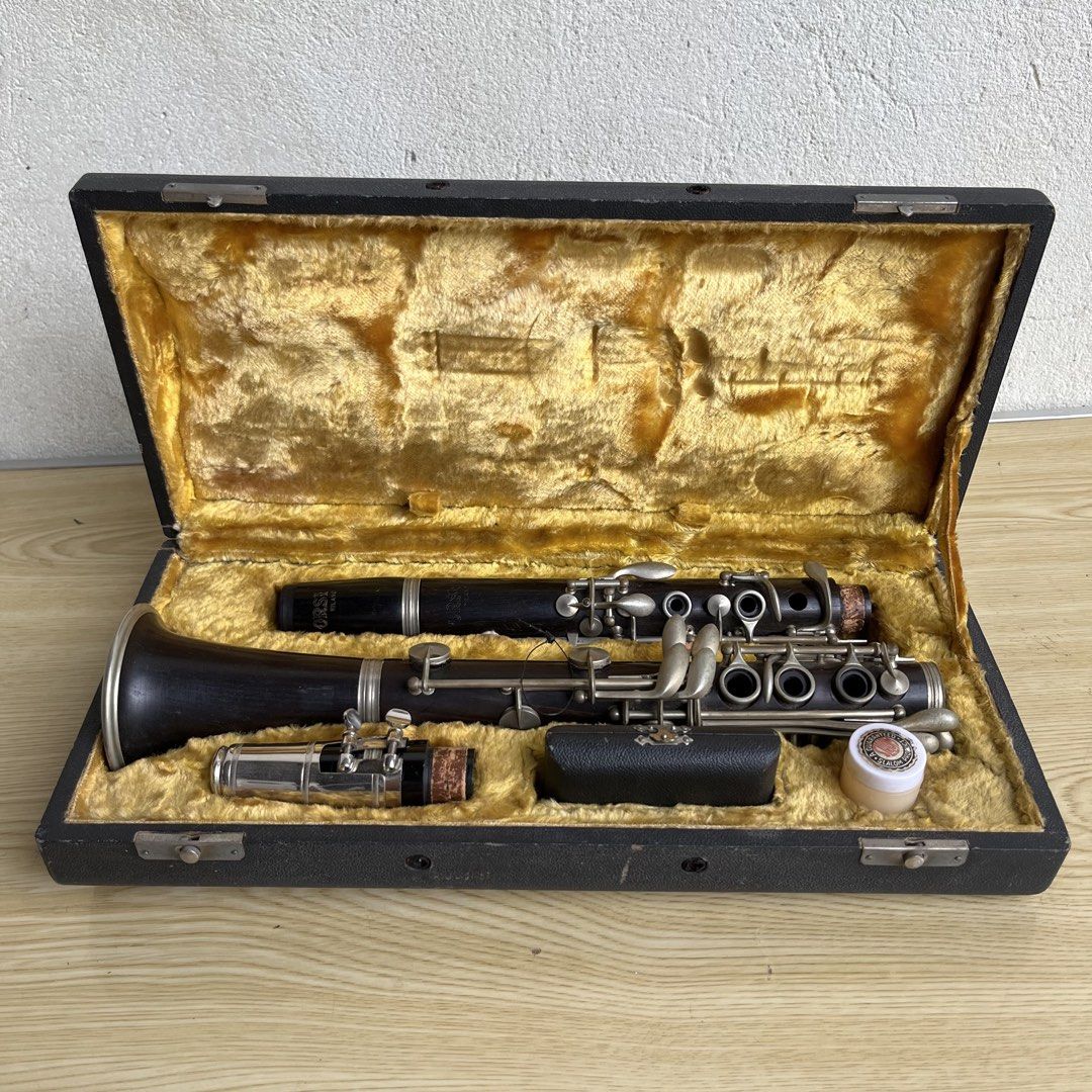 Orsi Milano B-flat clarinet (Category: Musical Instruments) located in San Fernando. Submitted by thethriftwardrobe.ph (Listing ID 1464802639, Image 1). Description: Orsi Milano B-flat clarinet With hard case Sign of usage only Mine: 6500 .