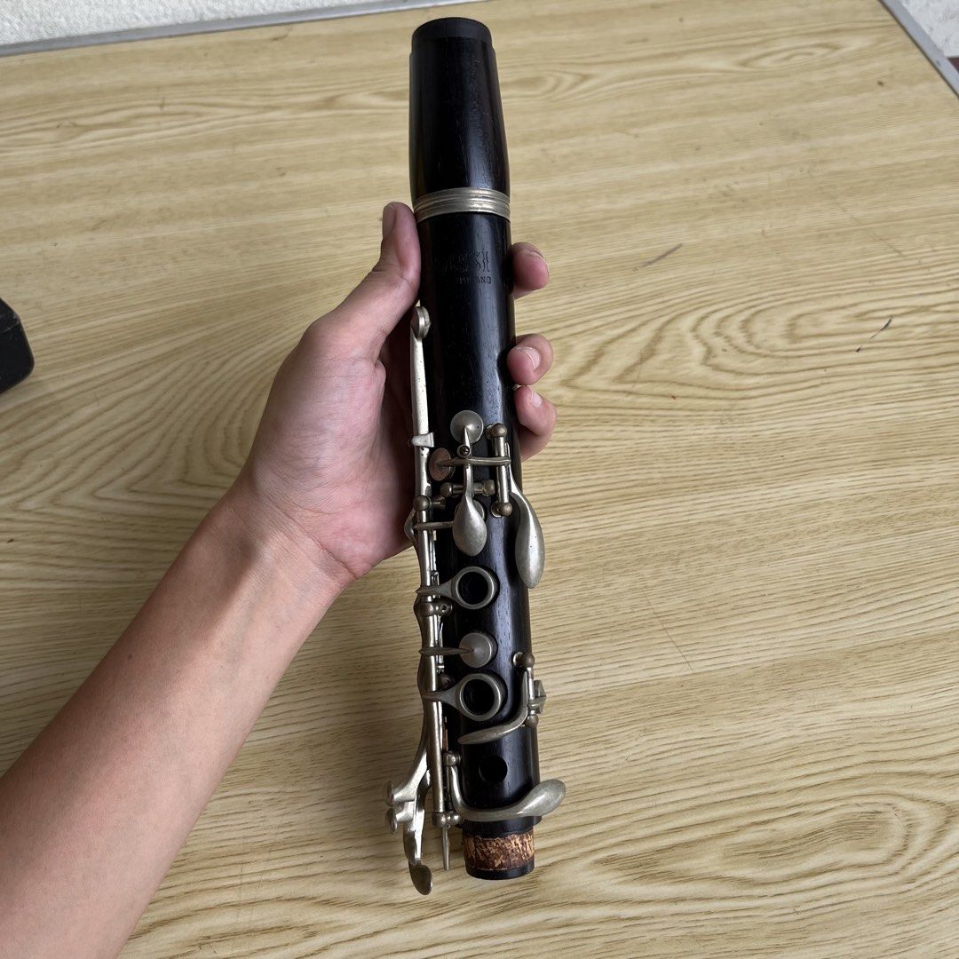 Orsi Milano B-flat clarinet (Category: Musical Instruments) located in San Fernando. Submitted by thethriftwardrobe.ph (Listing ID 1464802639, Image 3). Description: Orsi Milano B-flat clarinet With hard case Sign of usage only Mine: 6500 .