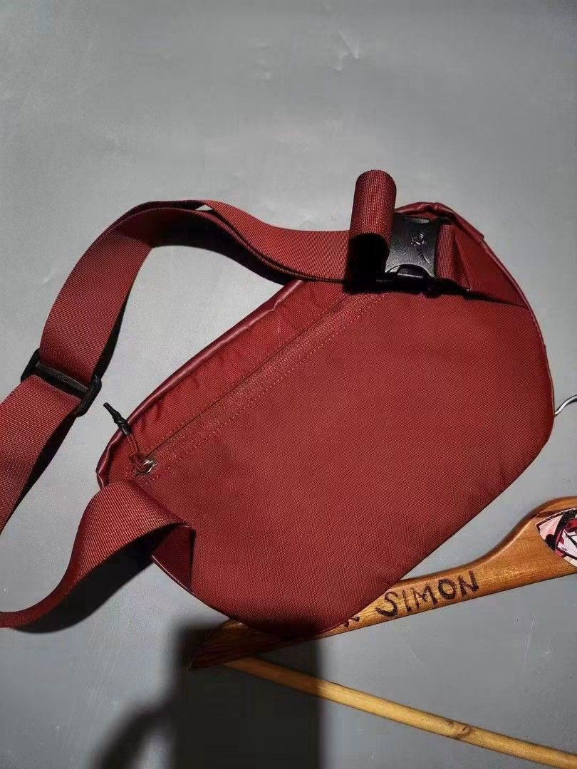 OSPREY (Category: Belt bags, Clutches and Pouches) located in General Santos City (Dadiangas). Submitted by alzacksimo35414 (Listing ID 1464853599, Image 3). Description: PHOTO MAY VARY DUE TO LIGHTING 🥰 Brand: OSPREY ✅️actual dimention 11.5 × 7.5 ✅️as new condition ✅️9.8 colorate ✅no issue 1,200+sf DISCLAIMER: Please note that I ZACK SIMON is not affiliated with or endorsed by any brand. Any brand names or trademarks mentioned are the propertie