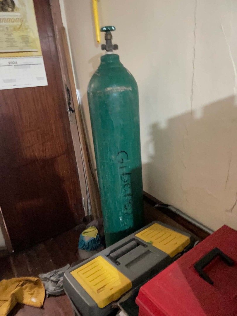 Oxygen Tank (Category: Medical Supplies & Tools) located in Bulacan. Submitted by somethingblue02 (Listing ID 1464915523, Image 1). Description: Paco Manila.