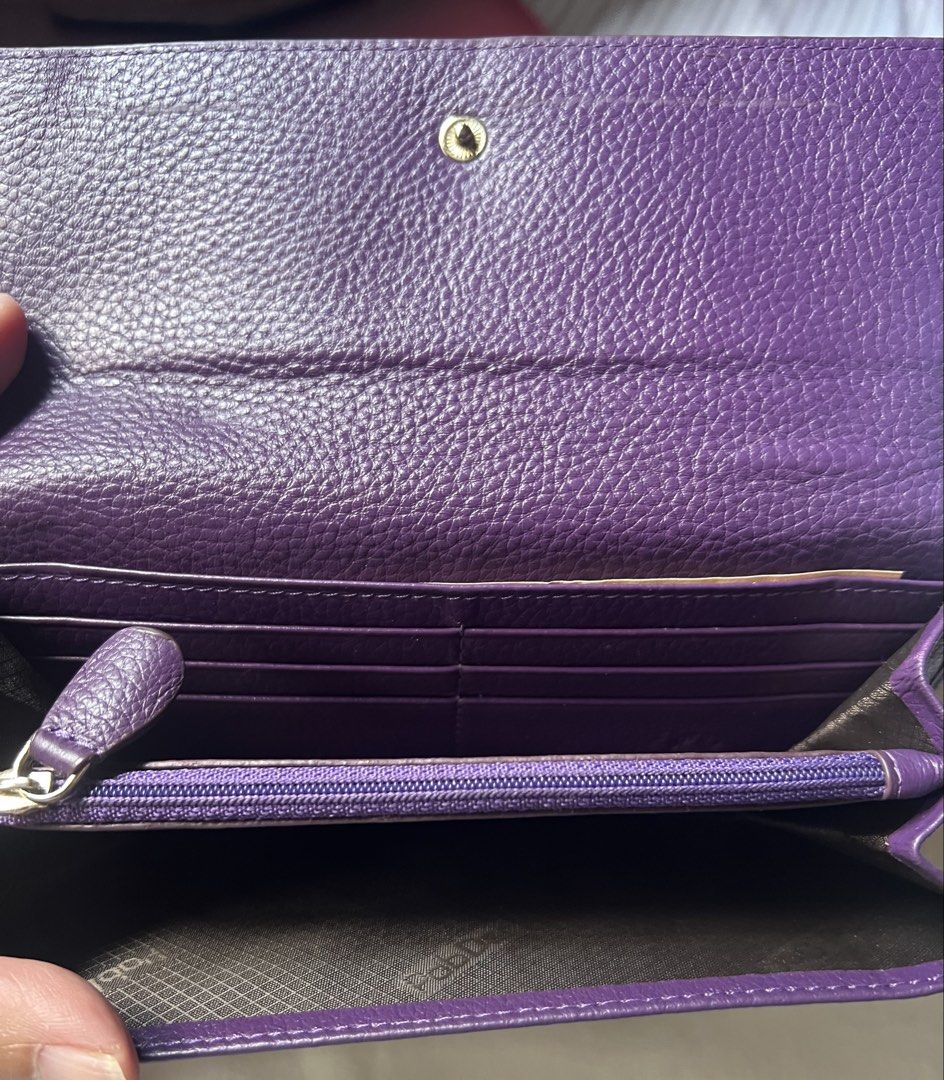 Pabder Leather Wallet (Category: Wallets & Card holders) located in Baguio. Submitted by destashglam (Listing ID 1464780640, Image 3). Description: Genuine leather 6 cards slot Coin compartment 4 bill compartment .