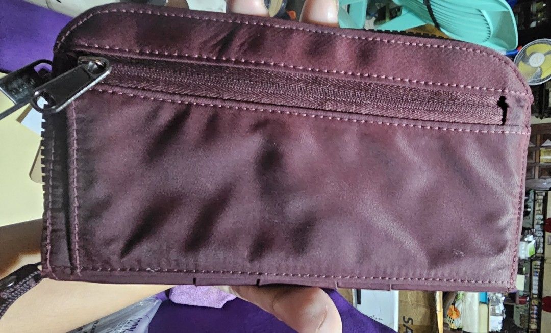 Pacsafe city safe cx wallet (Category: Wallets & Card Holders) located in Manila. Submitted by onlinesmartshopping12 (Listing ID 1464821979, Image 3). Description: no issues with receipt and original packages.