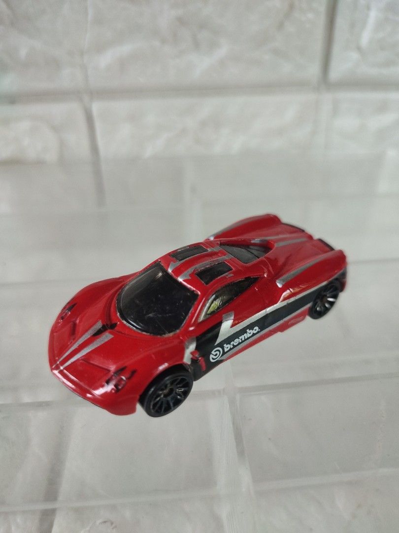 Pagani huayra loose (Category: Vehicle & Diecast Models) located in Narvacan. Submitted by jigger85 (Listing ID 1464778697, Image 2). Description: nearly mint loc. ilocos sur ship thru JNT and LBC.