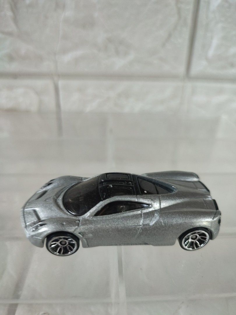 Pagani huayra loose hotwheels (Category: Vehicle & Diecast Models) located in Narvacan. Submitted by jigger85 (Listing ID 1464779406, Image 1). Description: mint loc. ilocos sur ship thru JNT and LBC.