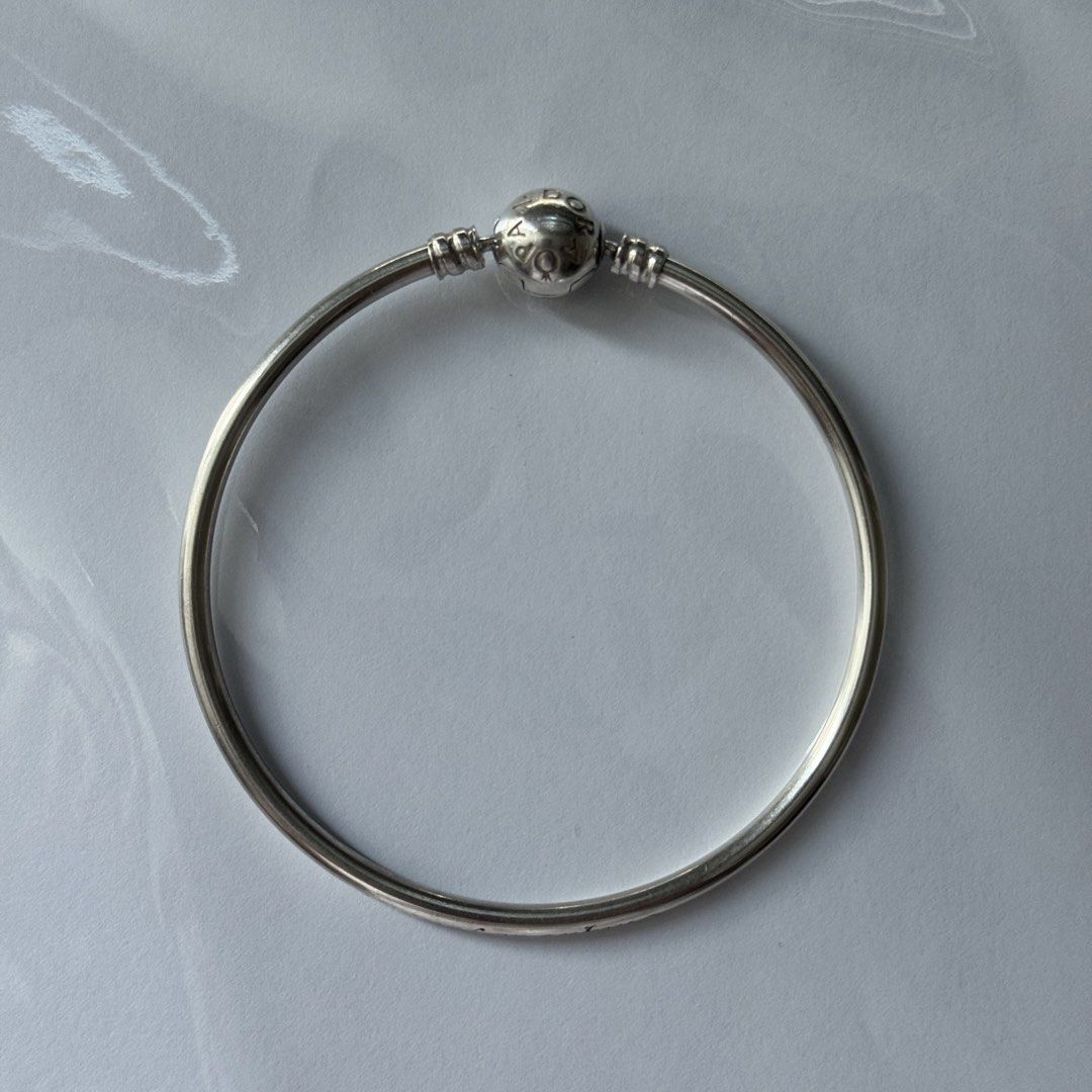 Pandora Moments Snowflake Clasp Bangle Limited Edition (Category: Bracelets) located in Quezon City. Submitted by thingsforless (Listing ID 1464903703, Image 1). Description: Authentic Pandora silver bangle bracelet. Bought from USA. Newly cleaned and polished by Pandora Shangrila Plaza Pandora Size 19cm ( Fits wrist size 17cm - 18 cm : see last posted photo for actual details from Pandora) Round clasp features pavé set stones forming a snowflake