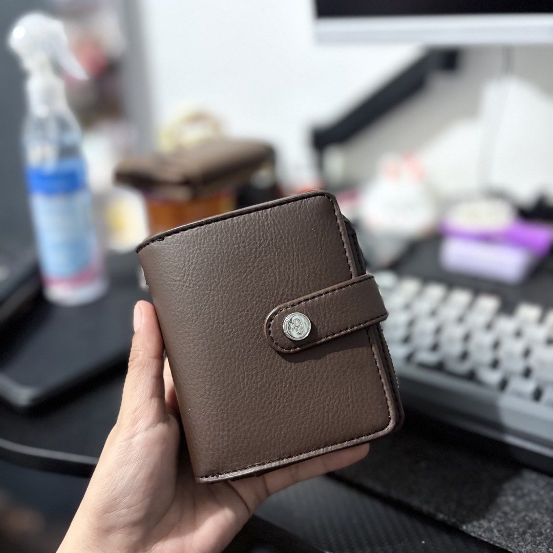 Parfois Wallet (Category: Wallets & Card holders) located in Cavite. Submitted by cfbcelestia7 (Listing ID 1464836987, Image 1). Description: .