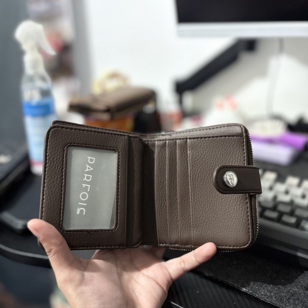 Parfois Wallet (Category: Wallets & Card holders) located in Cavite. Submitted by cfbcelestia7 (Listing ID 1464836987, Image 3). Description: .