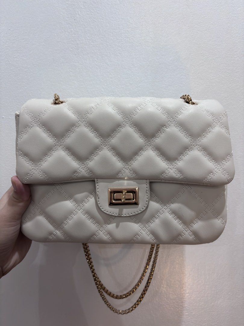Parisian White Shoulder Bag (Category: Shoulder Bags) located in Manila. Submitted by niellaeun (Listing ID 1464778768, Image 1). Description: Original Price: 700 Used once, during grad only Excellent Condition .