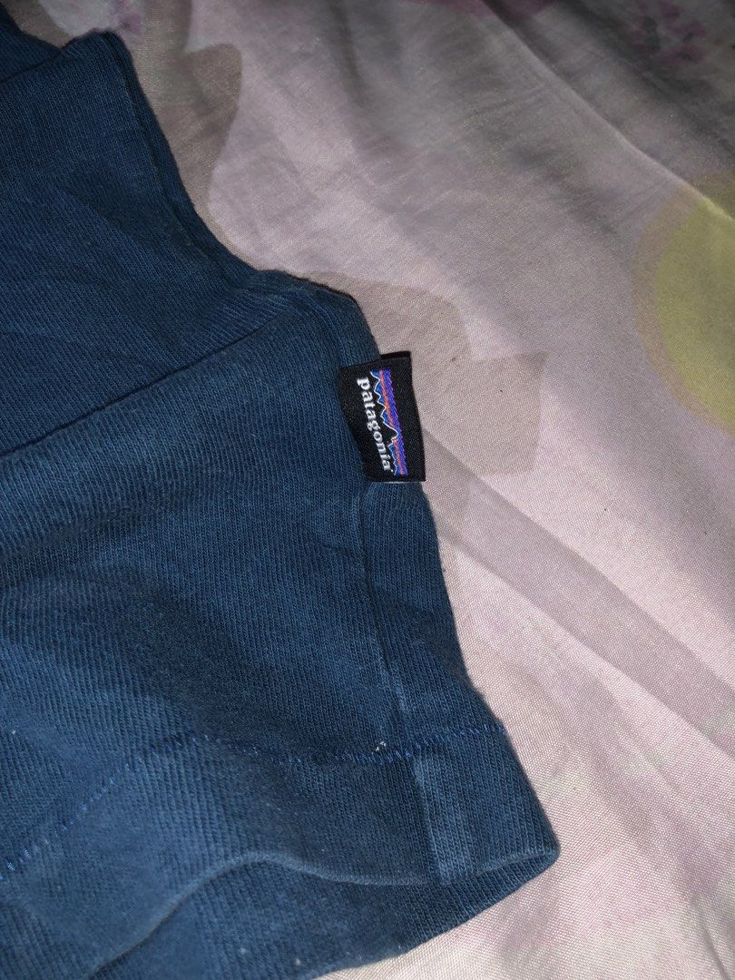 Patagonia pocket t shirt (Category: Tshirts & Polo Shirts ) located in Manila. Submitted by cristianm._hawk (Listing ID 1464883449, Image 2). Description: Patagonia pocket t shirt Color: teal blue Color rate: 9/10 Single stitching 100% cotton Complete tags Issue: None. Need wash only Dimes: ( M on tag ) W: 21 L: 28 Note: Color may vary due to lightning. Please manage your expectation Price is negotiable. Ganda nito sa personal mga sir🔥🔥 Pm sa i