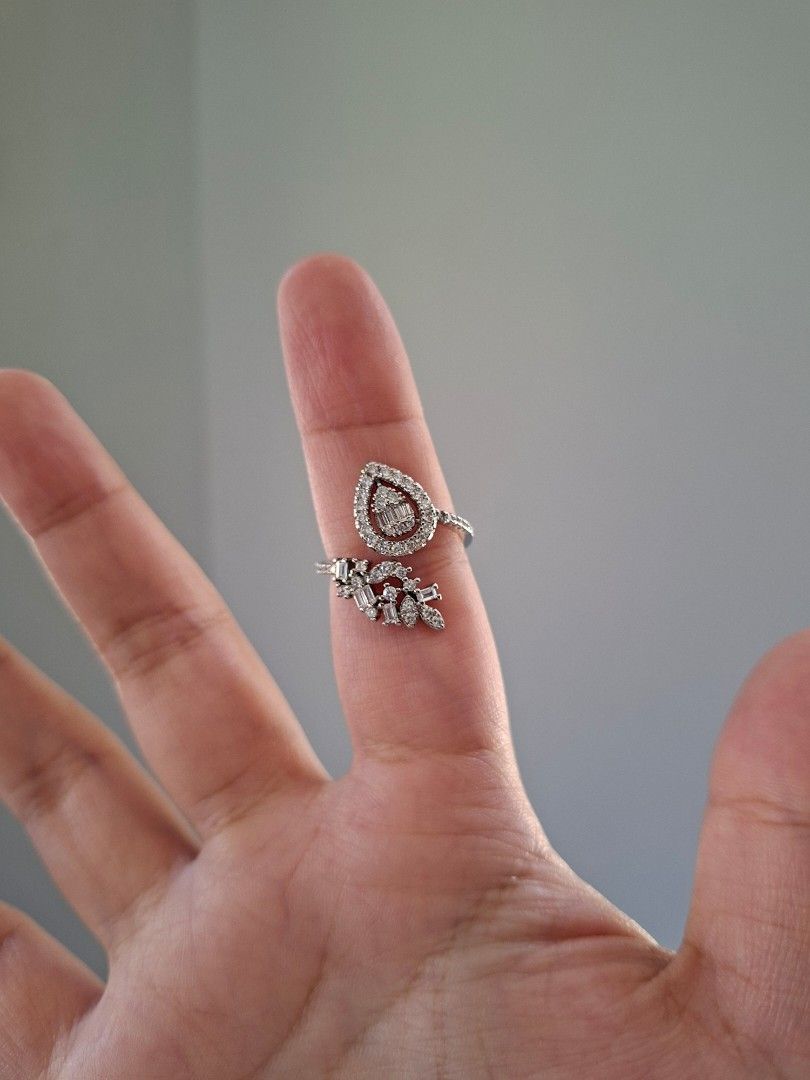 Pear Cut White Crystals with Starburst Design Adjustable Silver Ring (Category: Rings) located in Dasmarinas. Submitted by danabrie22 (Listing ID 1464797789, Image 2). Description: adjustable size 5 - 9 very well-made, excellent crafstmanship 10/10 condition brand new stainless steel & white crystal-colored cubic zirconia stones made in Hongkong.