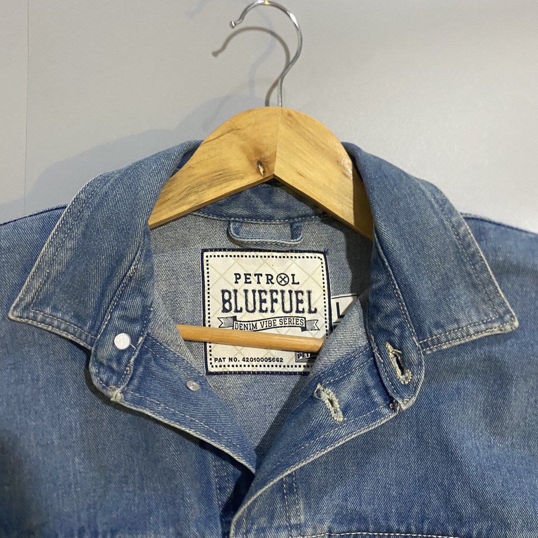 Petrol Denim Button Down Longsleeve (Category: Coats, Jackets and Outerwear) located in San Jose del Monte. Submitted by edmarkvillanueva (Listing ID 1464877393, Image 2). Description: Length 27.5 Width 24.5 XL on tag Flaws: None 9.5/10 Color Rate.