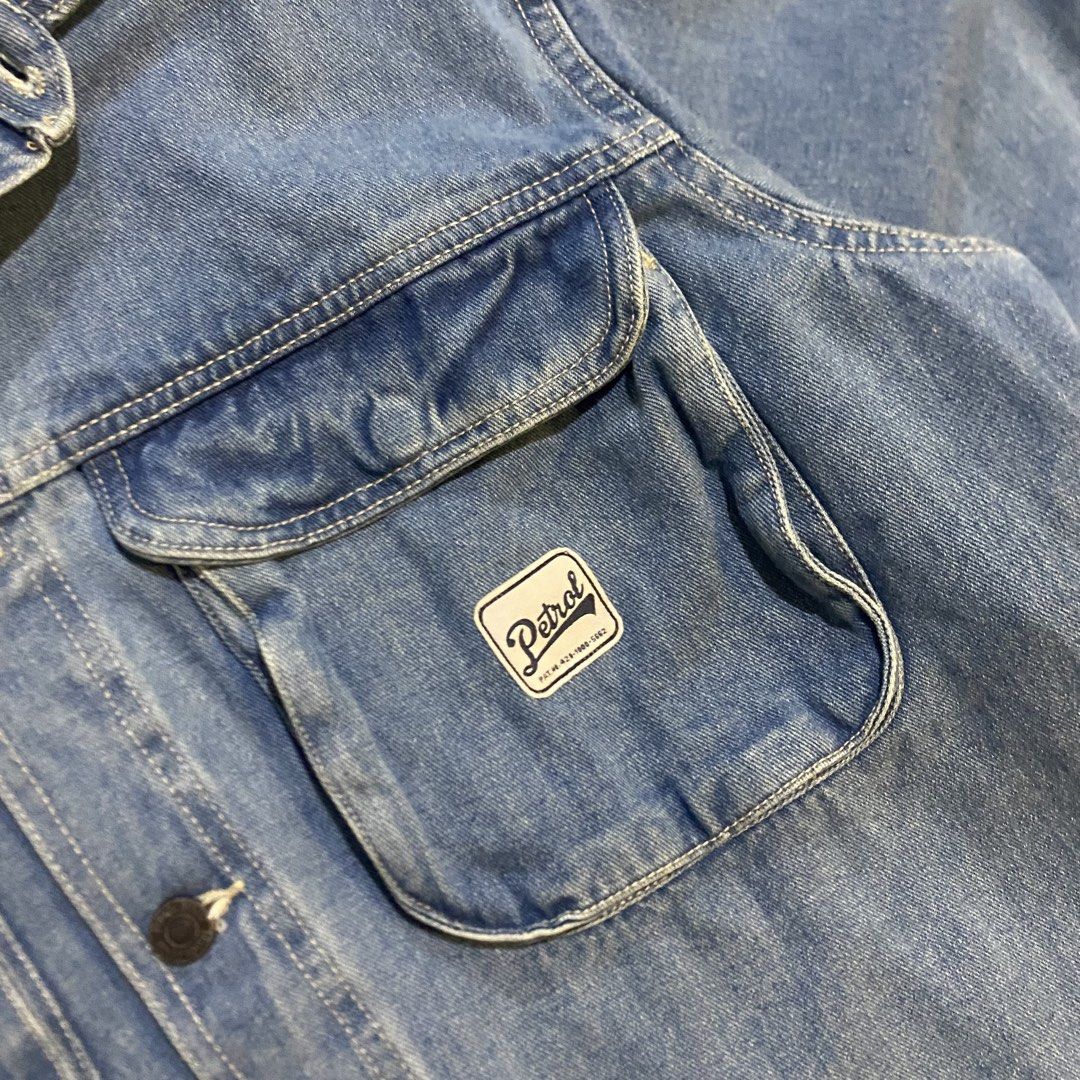 Petrol Denim Button Down Longsleeve (Category: Coats, Jackets and Outerwear) located in San Jose del Monte. Submitted by edmarkvillanueva (Listing ID 1464877393, Image 3). Description: Length 27.5 Width 24.5 XL on tag Flaws: None 9.5/10 Color Rate.