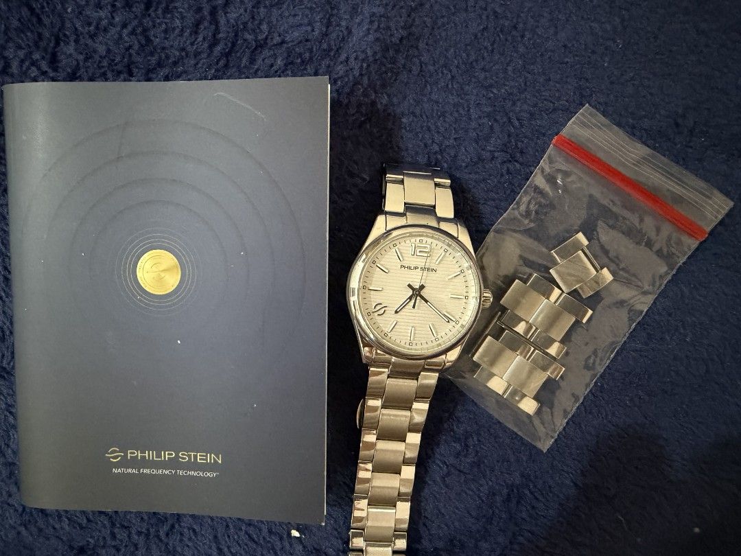 PHILIP STEIN NO BOX (Category: Luxury Watches) located in Andop. Submitted by elaine_radioflyer0104 (Listing ID 1464967166, Image 3). Description: rush sale message me at 09985490104 no box misplaced RFS buy smart watch.