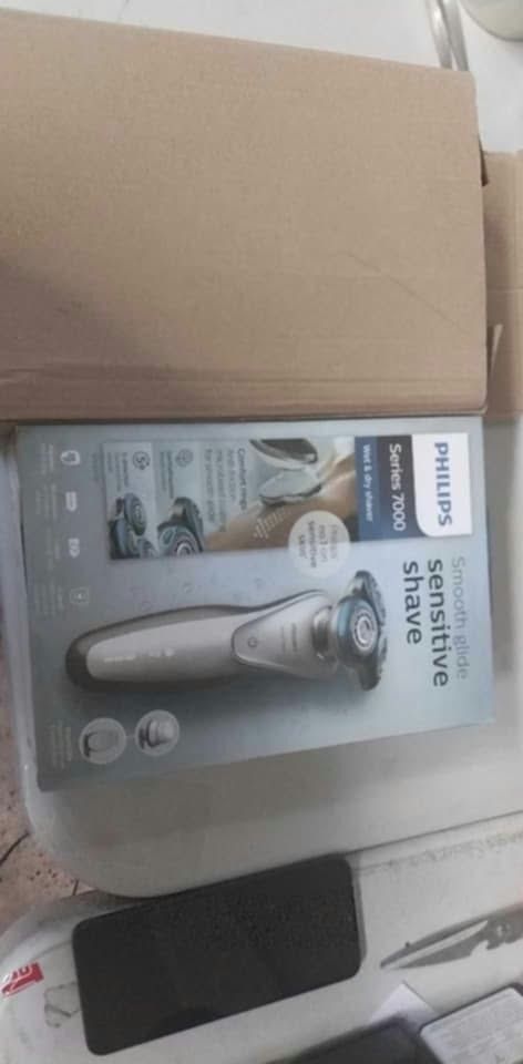 Philips Series 7000 Wet & Dry Shaver (Category: Men's Grooming) located in Caloocan City. Submitted by goldendeer.a81a9f (Listing ID 1464787017, Image 1). Description: - Brand: Philips Series 7000 - Condition: Brand new, unopened in original packaging - Features: Wet & dry use with Sensitive Shave Technology for a smooth, irritation-free glide - Inclusions: Comes with the original retail box - Perfect for daily grooming or as a premium gift.