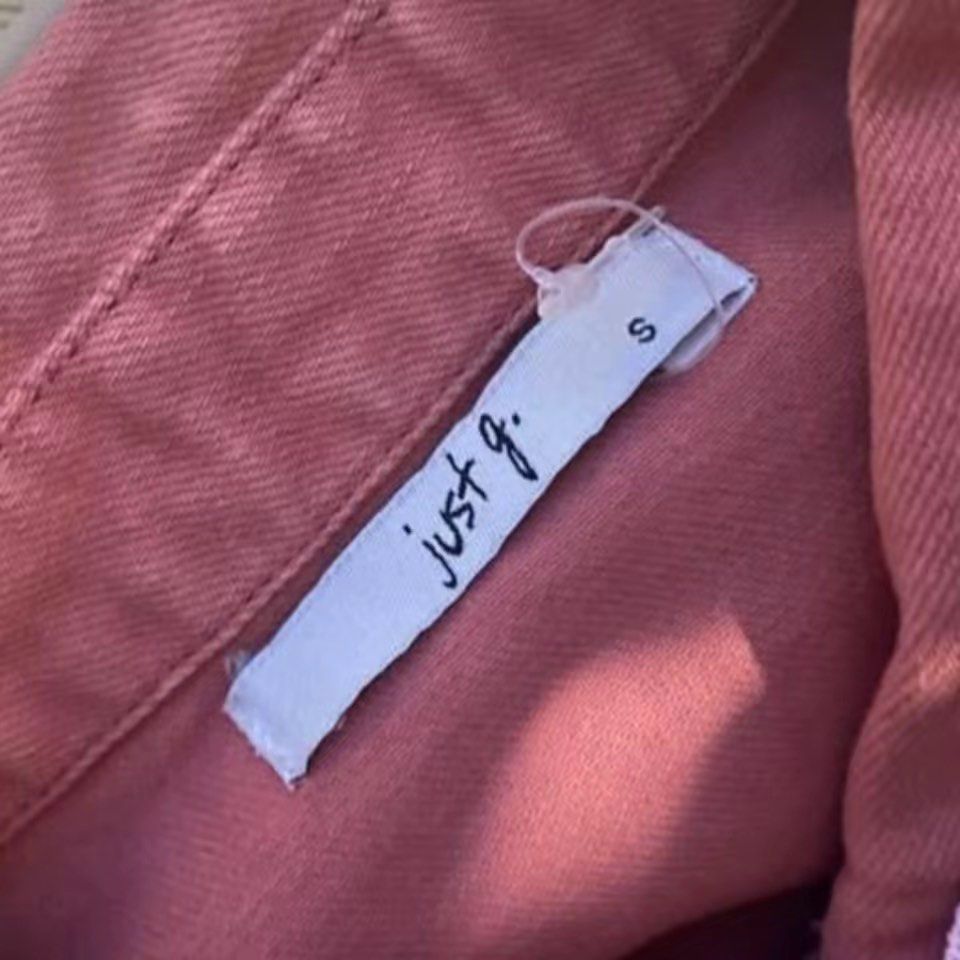 Pink Cropped Denim Jacket (Category: Coats, Jackets and Outerwear) located in Muntinlupa City. Submitted by shoujikiyedips (Listing ID 1464808411, Image 2). Description: .