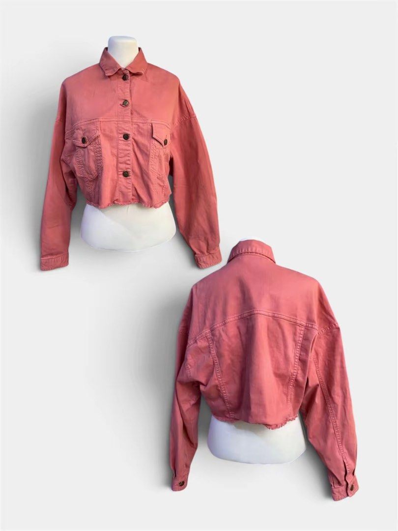 Pink Cropped Denim Jacket (Category: Coats, Jackets and Outerwear) located in Muntinlupa City. Submitted by shoujikiyedips (Listing ID 1464808411, Image 1). Description: .