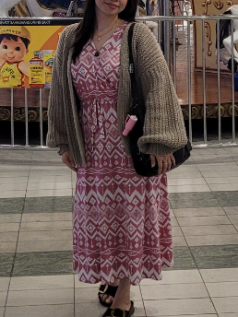 Pink Summer Dress (Category: Dresses) located in Quezon City. Submitted by pwinx (Listing ID 1464798660, Image 2). Description: - Used a few times only - No issues - Stretchable - Cotton fabric - S-L.