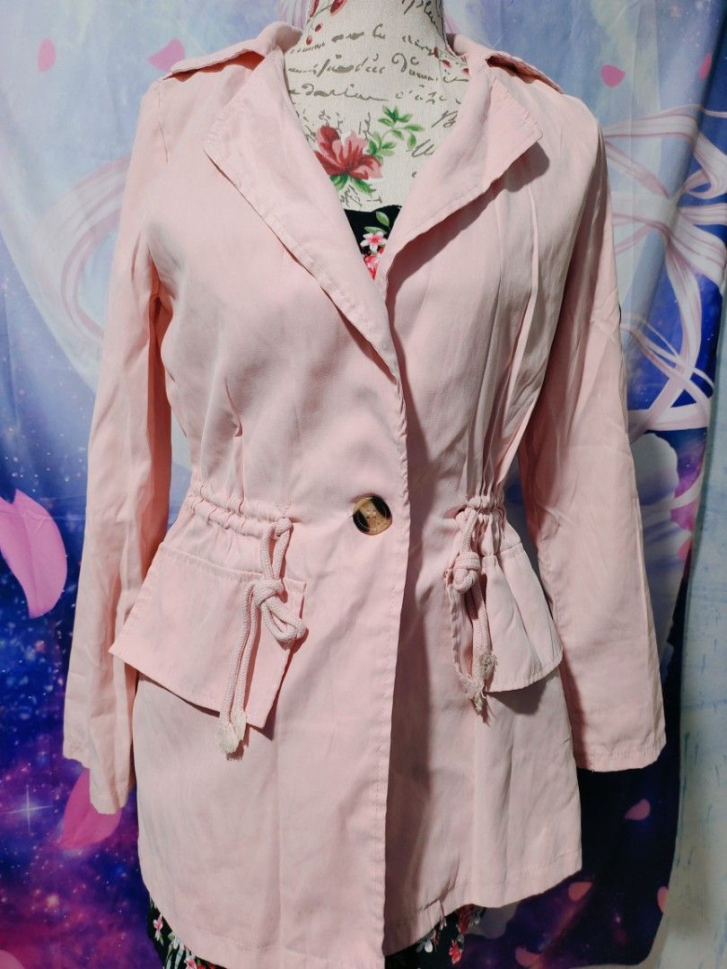 Pink peach parka jacket (Category: Coats, Jackets and Outerwear) located in Pateros City. Submitted by soshifem (Listing ID 1464956053, Image 2). Description: size small.