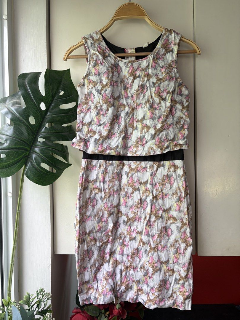 Pink print dress (Category: Dresses) located in Manila. Submitted by coolandchic (Listing ID 1464887481, Image 1). Description: .