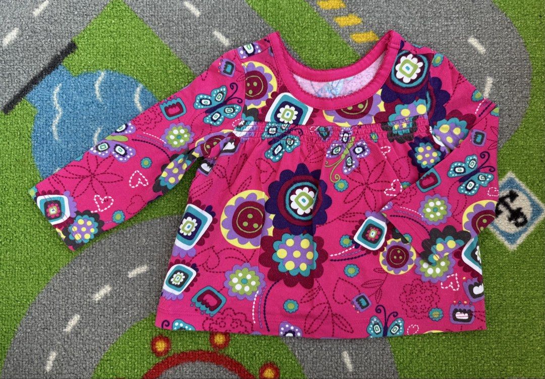 Place Floral Long Sleeve Tunic Top (Category: Babies & Kids Fashion) located in Rizal. Submitted by preloovved (Listing ID 1464887412, Image 1). Description: Bright pink floral and butterfly long sleeve top in soft cotton. Features an empire waist and round neck. Bright pink floral top with long sleeves. Features a round neckline and gathered chest detail. Soft and comfortable fabric. Preloved, 6-9 mos Meet-up only in GB1 San Mateo, Rizal Shippin