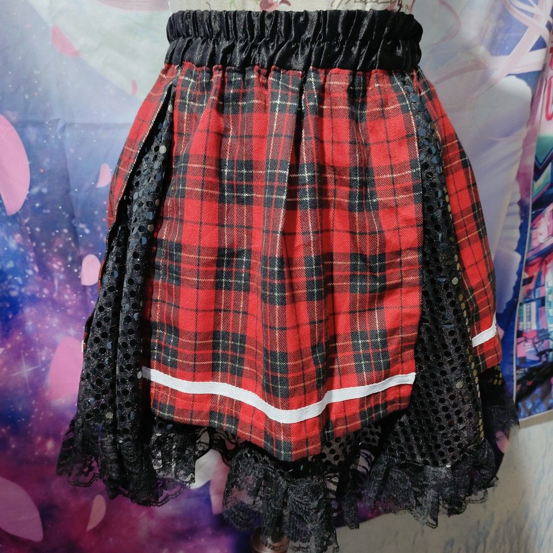 Plaid gingham red skirt (Category: Skirts) located in Pateros City. Submitted by soshifem (Listing ID 1464953529, Image 1). Description: size s-m.