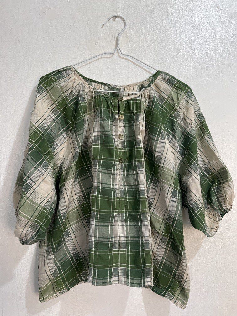 ‼️Sale‼️Plaid relaxed blouse (Category: Blouses) located in Las Pinas. Submitted by gaeley (Listing ID 1464778633, Image 1). Description: super pretty b: 29" armpit to armpit l: 22".