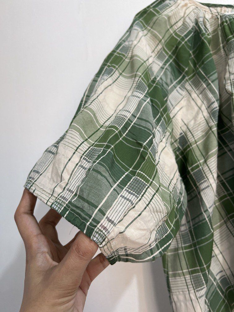 ‼️Sale‼️Plaid relaxed blouse (Category: Blouses) located in Las Pinas. Submitted by gaeley (Listing ID 1464778633, Image 3). Description: super pretty b: 29" armpit to armpit l: 22".