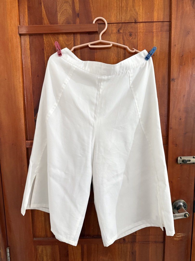 Plains and Prints Culottes (Category: Other Bottoms) located in Meycauayan. Submitted by daebaaaeee (Listing ID 1464817866, Image 1). Description: .