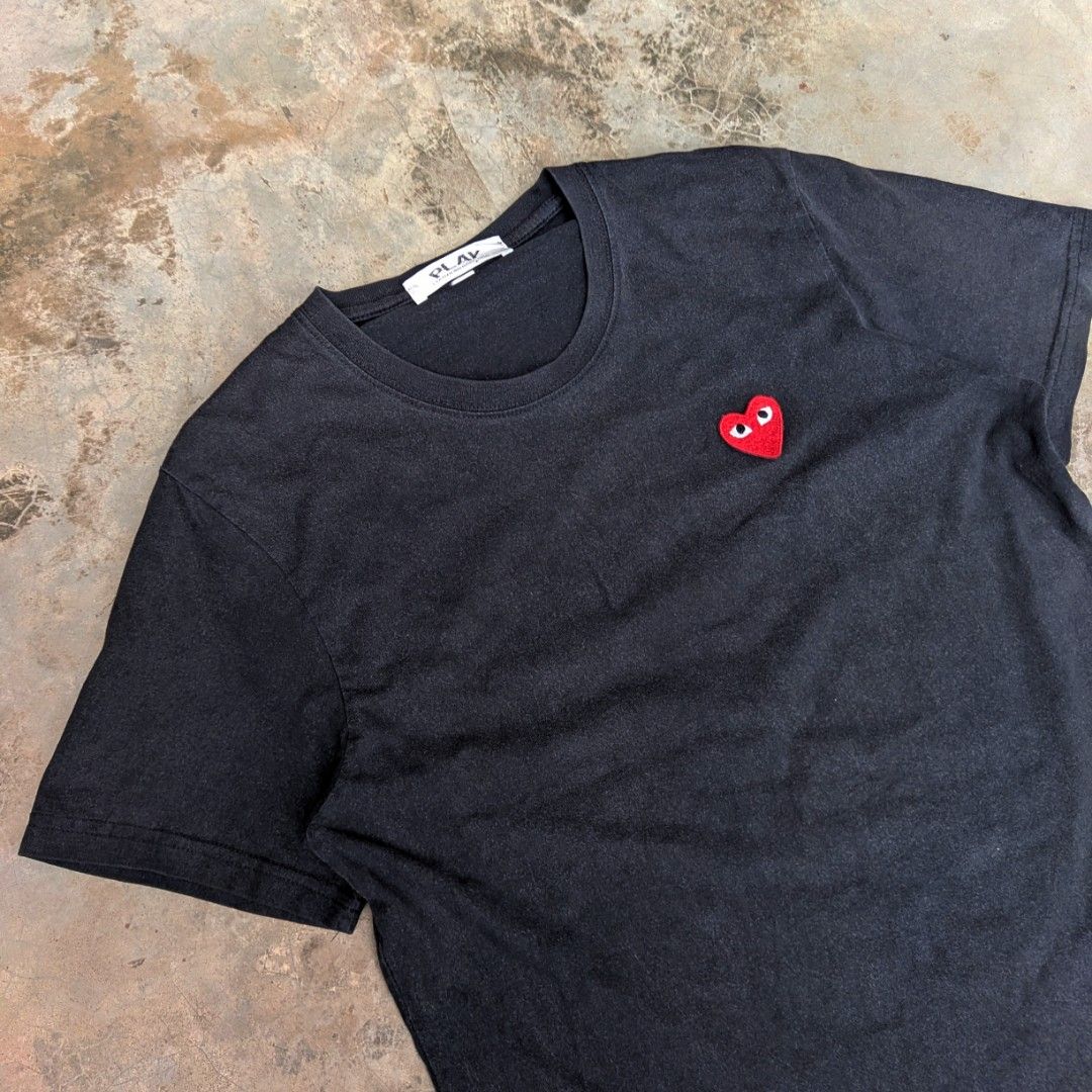 Play cdg (off) (Category: Tshirts & Polo Shirts ) located in Ozamiz City. Submitted by drithrft (Listing ID 1464877628, Image 2). Description: Dimensions (inches) Width - 19.5 Length - 26 Condition - 9/10 Issue - none Color Rate - 8.5/10.