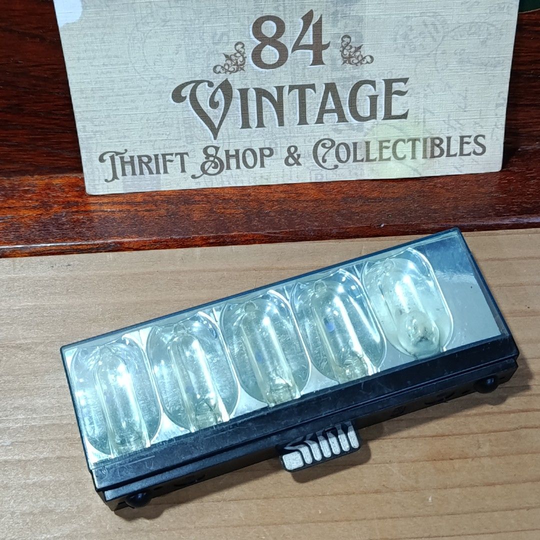 Polaroid Sylvania Flash Bar (Category: Other Photography Accessories) located in Las Pinas. Submitted by 84vintage (Listing ID 1464859651, Image 2). Description: A great addition for your polaroid collection . looks like 1 bulb is spent, otherwise the rest looks good. sold as is where is only..