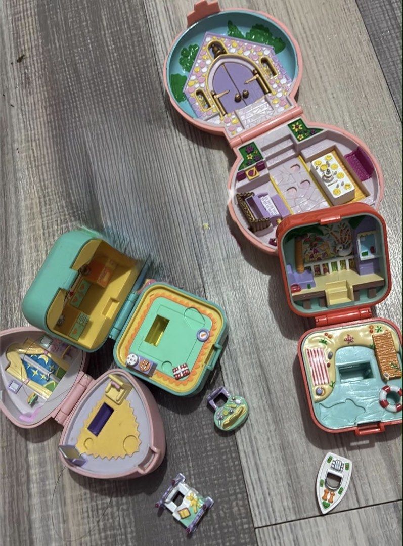 polly pocket (Category: Vintage Collectibles) located in Subic. Submitted by rosalyntlopez (Listing ID 1464777703, Image 2). Description: 1500 each free sf no figures/ missing ring.