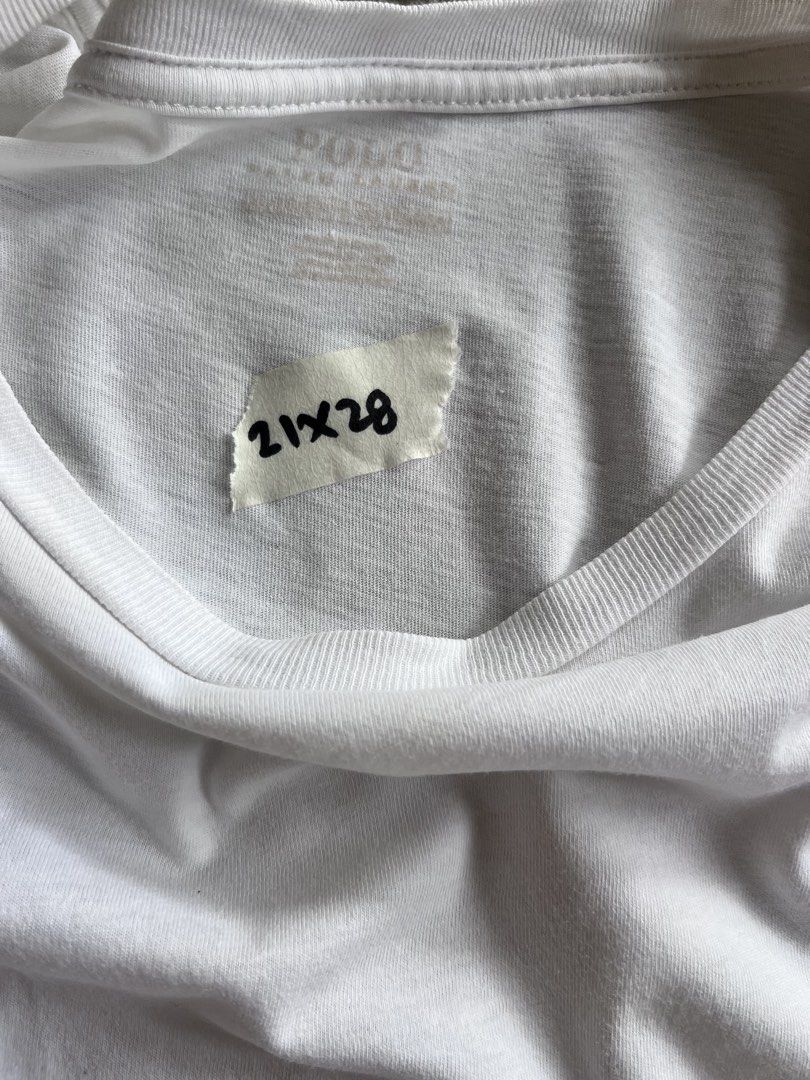 Polo 3 (Category: Tshirts & Polo Shirts ) located in Manila. Submitted by lardo.599 (Listing ID 1464921914, Image 2). Description: Issue pinhol last pic Condition 9.6/10 Color rate 9.8/10 Dimes 21x28.