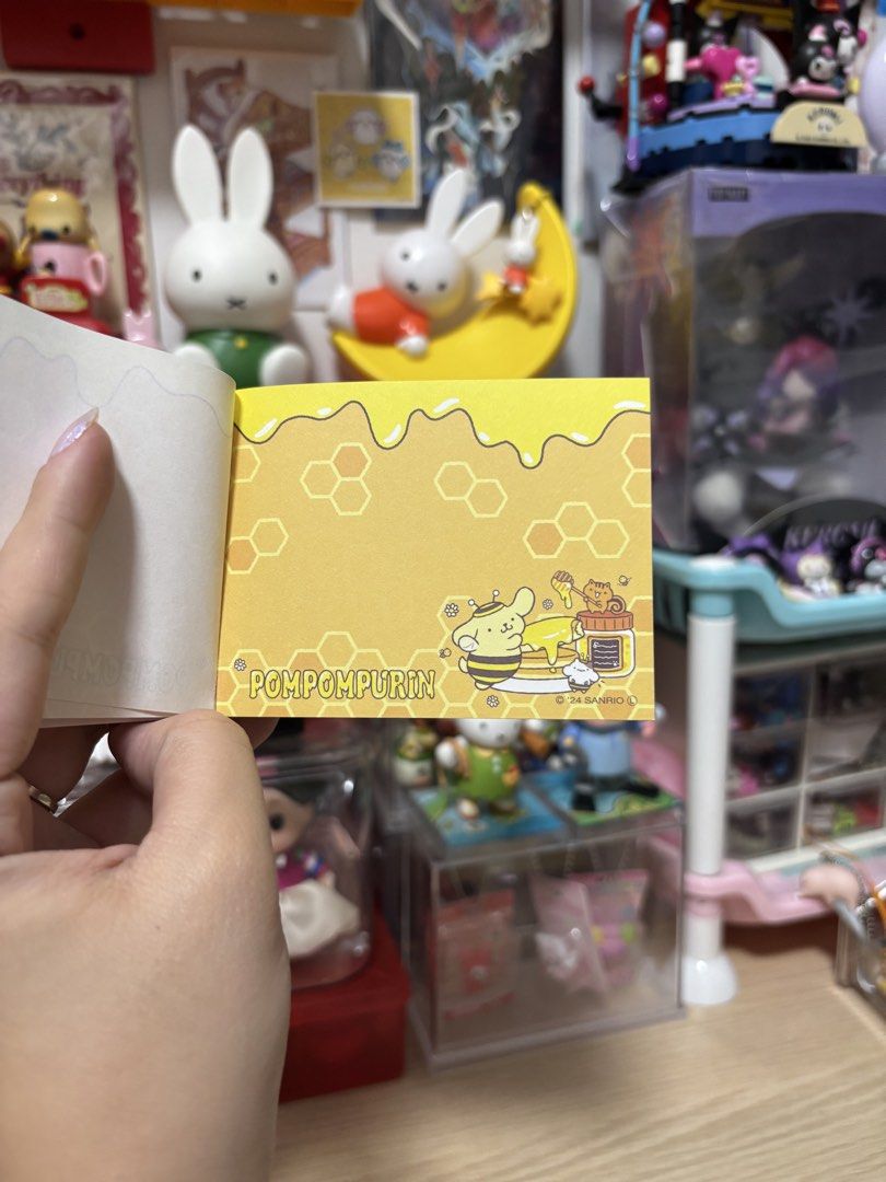 Pompompurin Memo Pad (Category: Stationery & School Supplies) located in Caloocan City. Submitted by meowietrinkets (Listing ID 1464937954, Image 3). Description: loose spine.