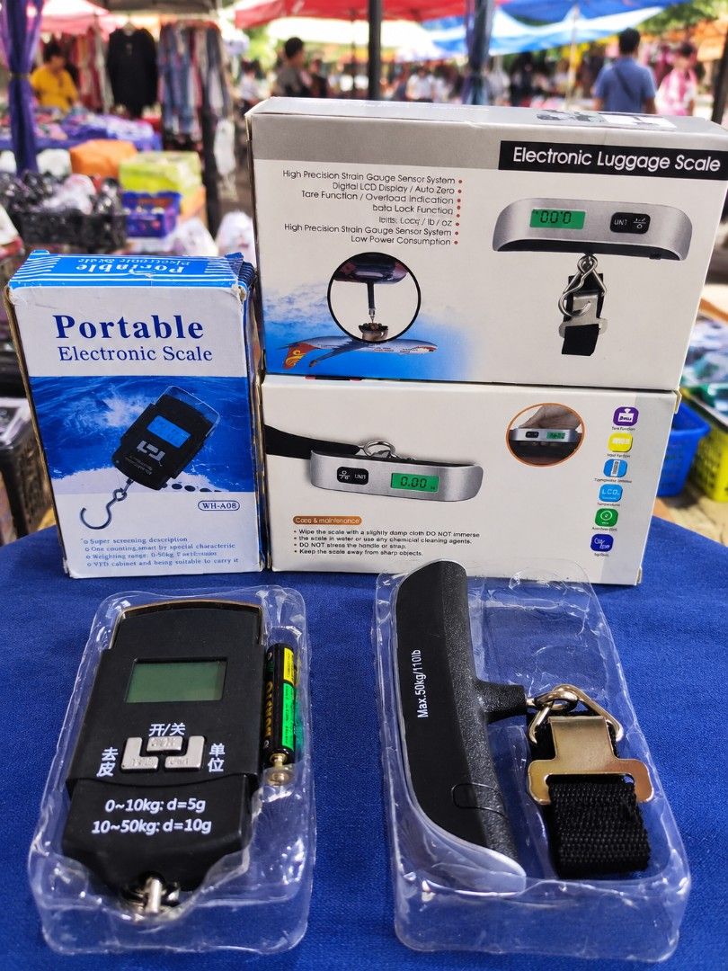 Portable luggage scale (Category: Travel Essentials & Accessories) located in Manila. Submitted by yzlshop (Listing ID 1464837762, Image 1). Description: blue box 280 white box 320.