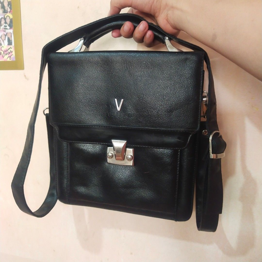 Positive brand; sling bag; leather (Category: Sling Bags) located in Manila. Submitted by dei03_diz (Listing ID 1464938278, Image 2). Description: .