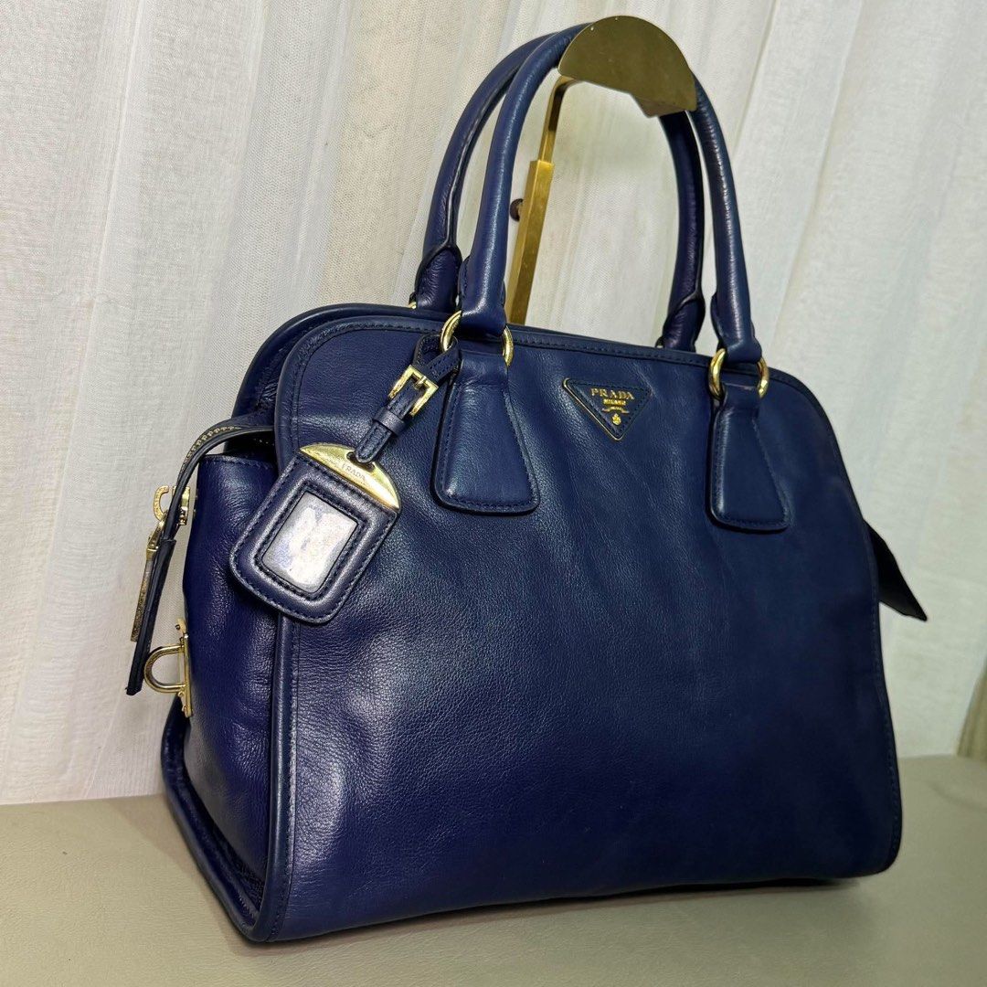 Prada Navy Blue Leather Satchel Handbag (Category: Luxury Bags & Wallets) located in Madrid. Submitted by jhunaceee (Listing ID 1464892907, Image 3). Description: 💯Authentic No issue Bag only.