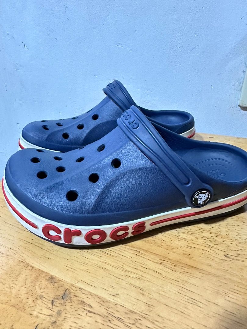 Prelove crocs (Category: Babies & Kids Fashion) located in Antipolo. Submitted by gapzc0811 (Listing ID 1464779774, Image 1). Description: Prelove crocs Size J3 With scratches due to normal usage.