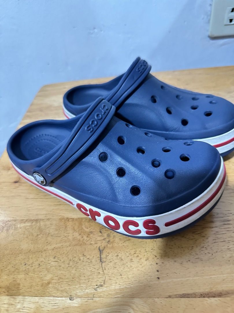 Prelove crocs (Category: Babies & Kids Fashion) located in Antipolo. Submitted by gapzc0811 (Listing ID 1464779774, Image 2). Description: Prelove crocs Size J3 With scratches due to normal usage.
