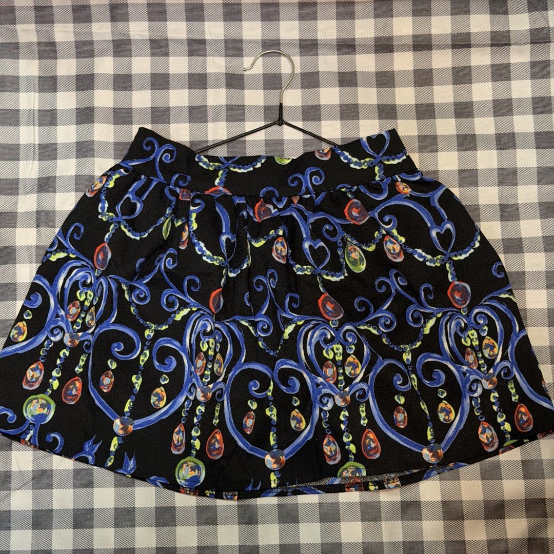 Preloved - Printed Skater Skirt (Category: Skirts) located in Manila. Submitted by littlefindsbyb (Listing ID 1464777693, Image 1). Description: ✨ Preloved Printed Skater Skirt ✨ Cute and versatile skater skirt featuring a bold jewel and scroll print. Easy to dress up or down and pairs well with tops, tees, or blouses. 📏 Measurements: • Waist: ~26–28” (elasticated & stretchy) • Length: ~15” 👗 Details: • Black base with vibrant blue scrollwork a